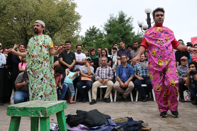 اجراهاي سومين روز هفتمين جشنواره تئاتر خياباني شهروند/ گزارش تصويري